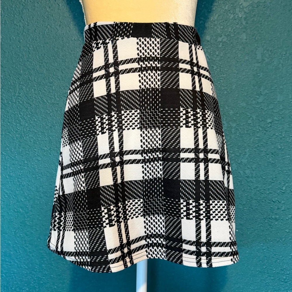 Boohoo Black & White Plaid Skater Skirt